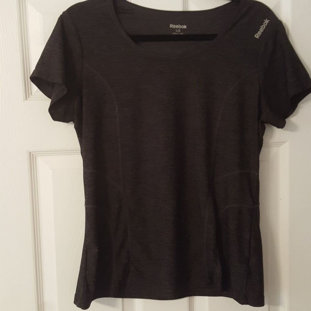 REEBOK sport tee size L